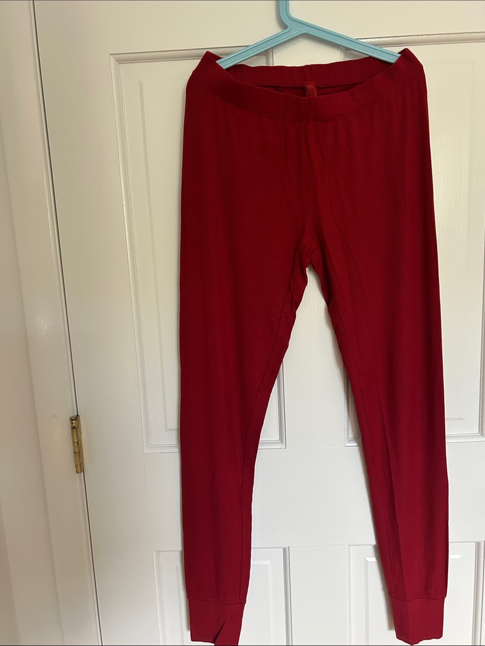 SKIMS Ribbed Lounge Leggings in Deep Red